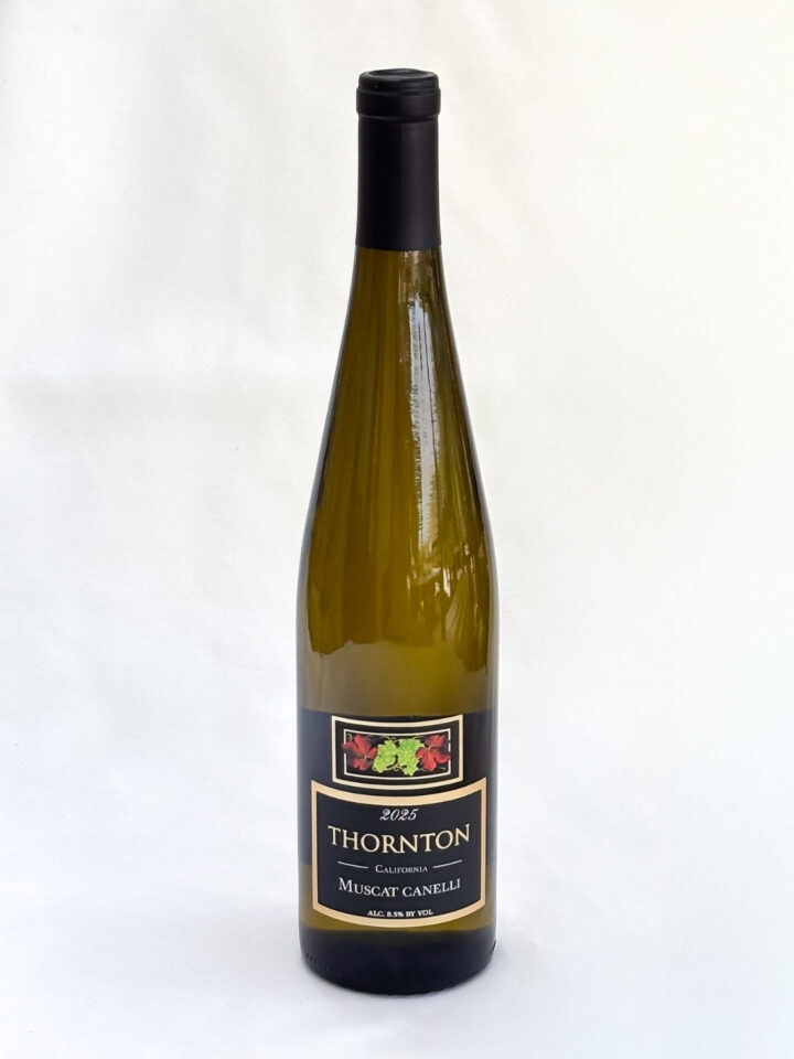MUSCAT CANELLI bottle
